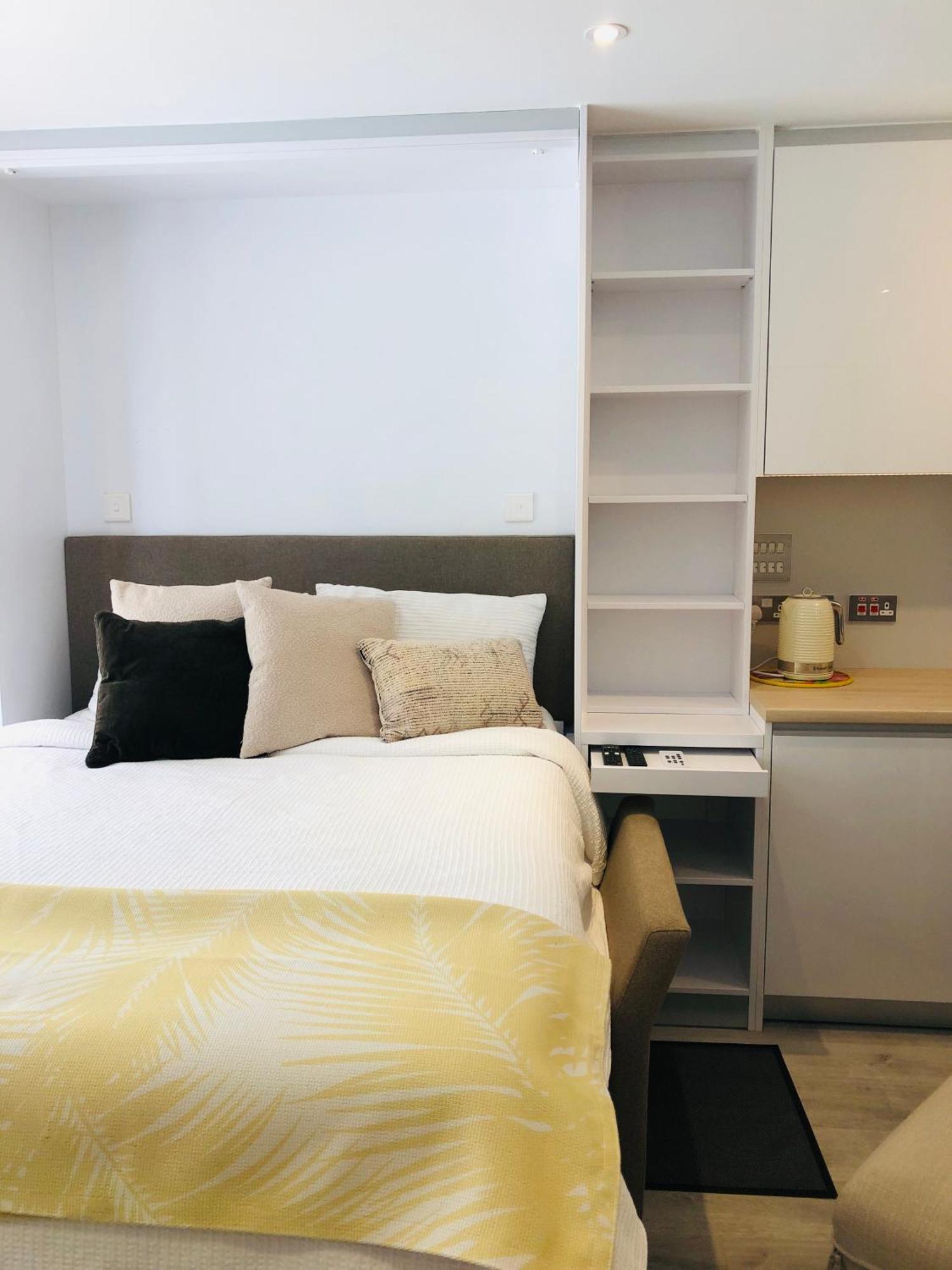Cp High Floor Luxury Studio Sleeps 3 Gibraltar Eksteriør billede